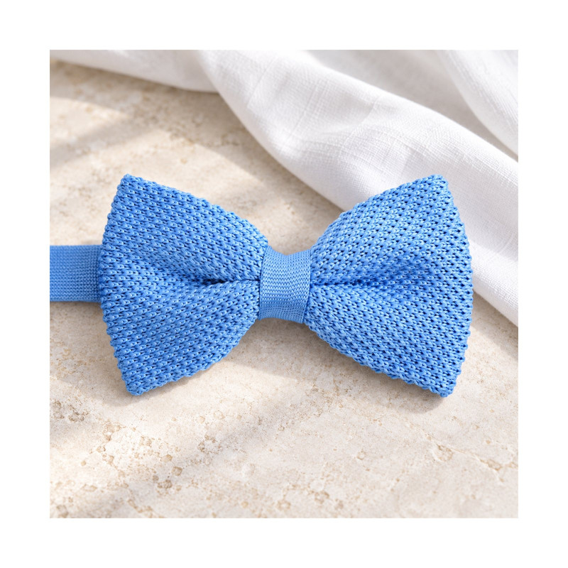 Nœud papillon d'un bleu sans pitié