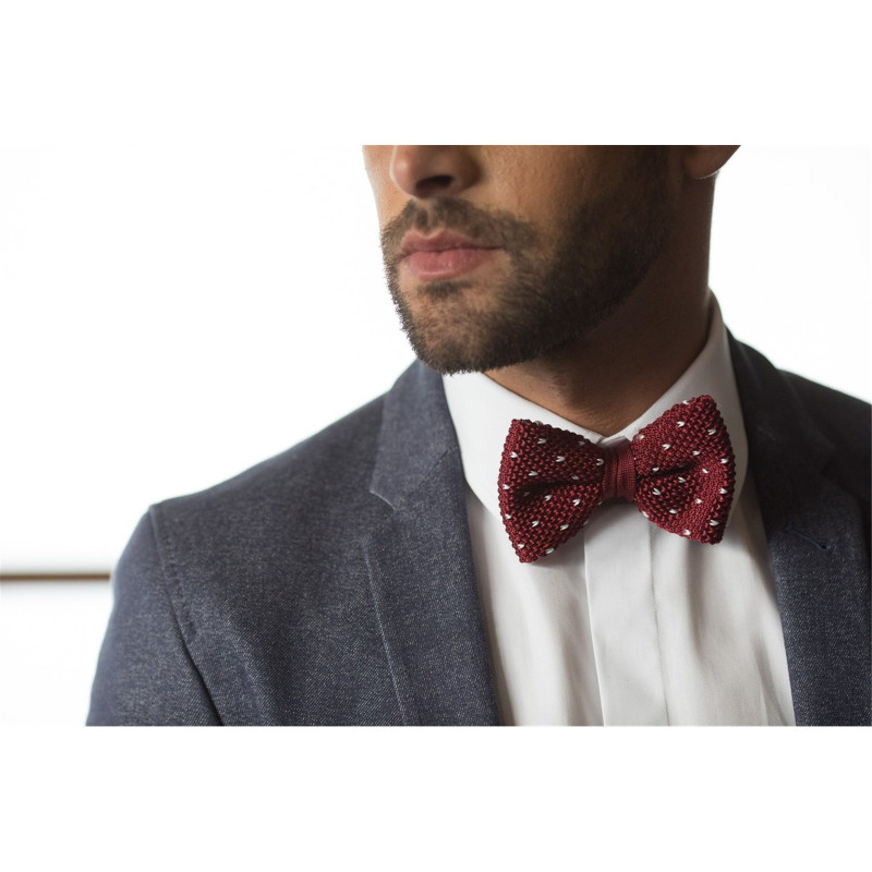 Nœud papillon rouge pointé